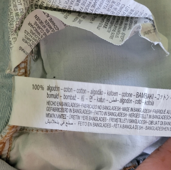 Zara Light Wash Distressed Raw Hem Denim Jean Shorts Size 8 - Picture 4 of 5